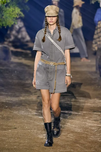 Look 30